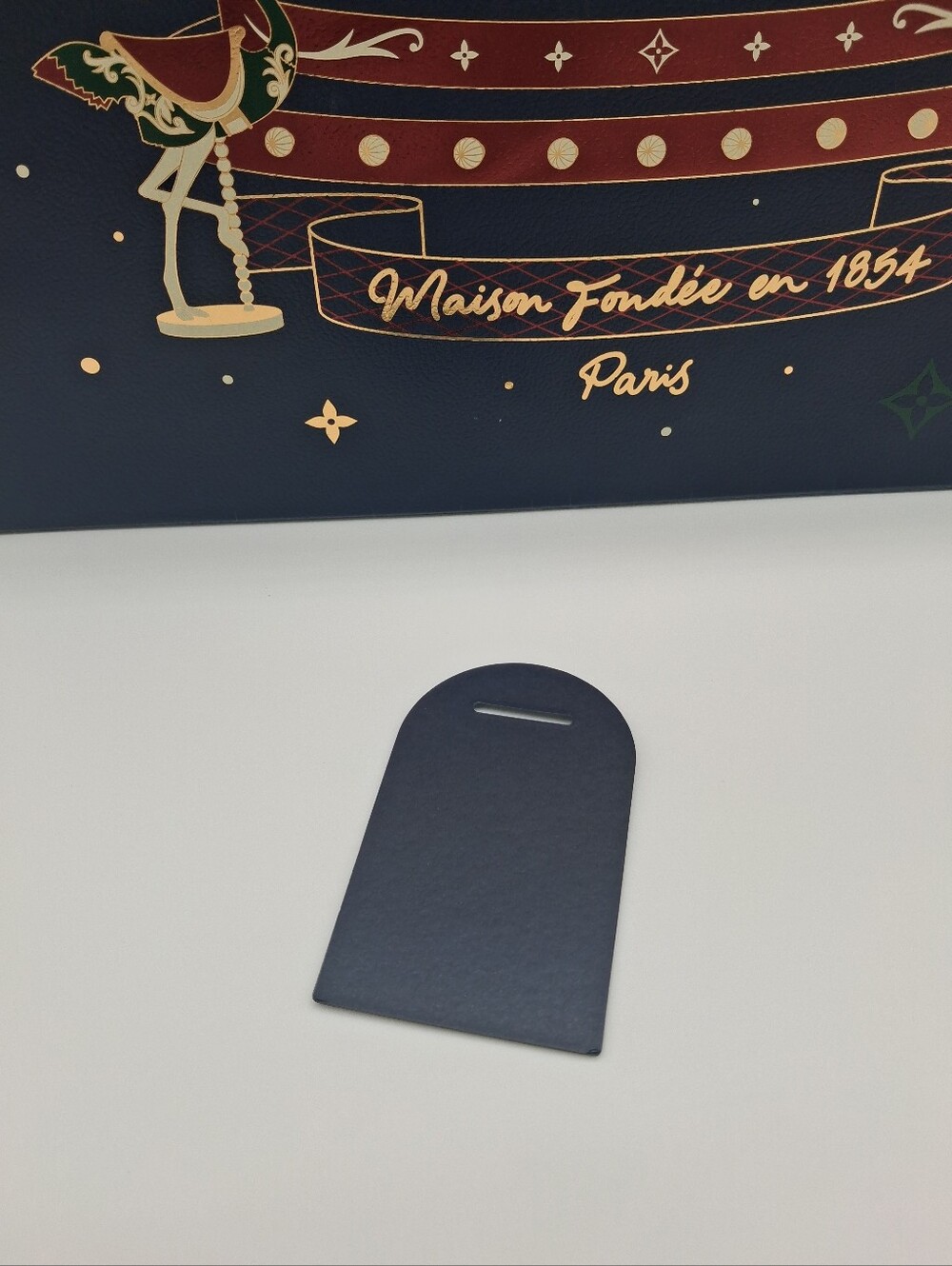 LOUIS VUITTON Joyeuses Fêtes Holiday Carousel Gift Bag & Tag - Picture 9 of 14